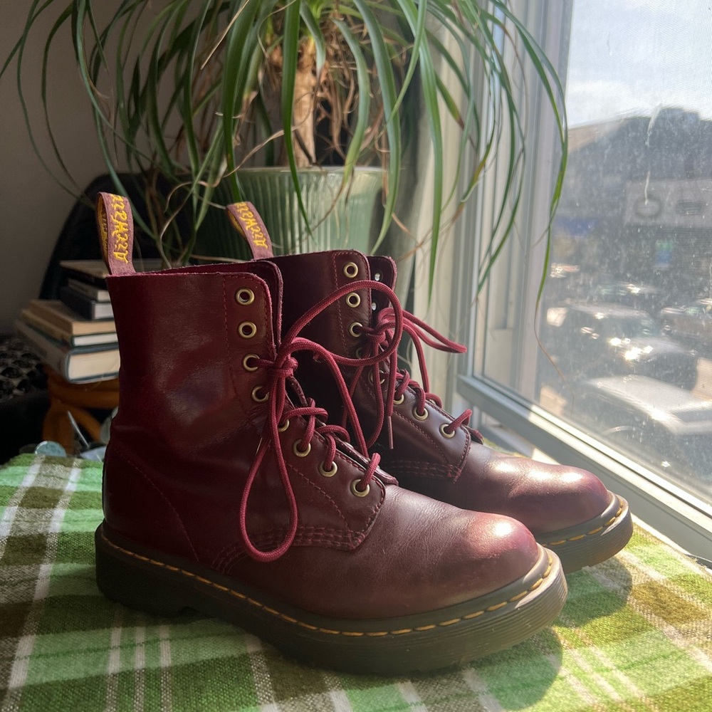 Pascal Dr. Martens in Cherry red